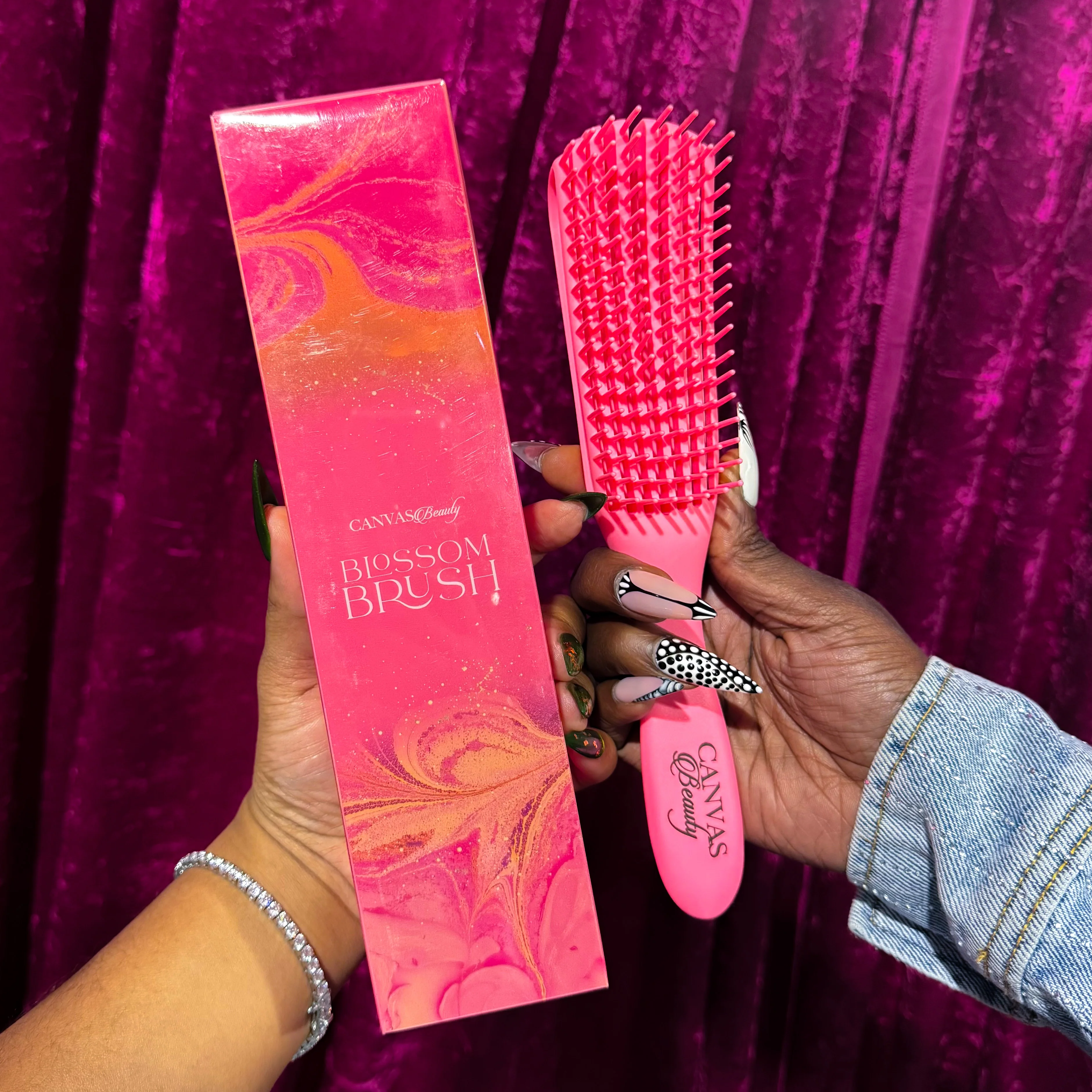 CANVAS BEAUTY: DETANGLING BRUSH